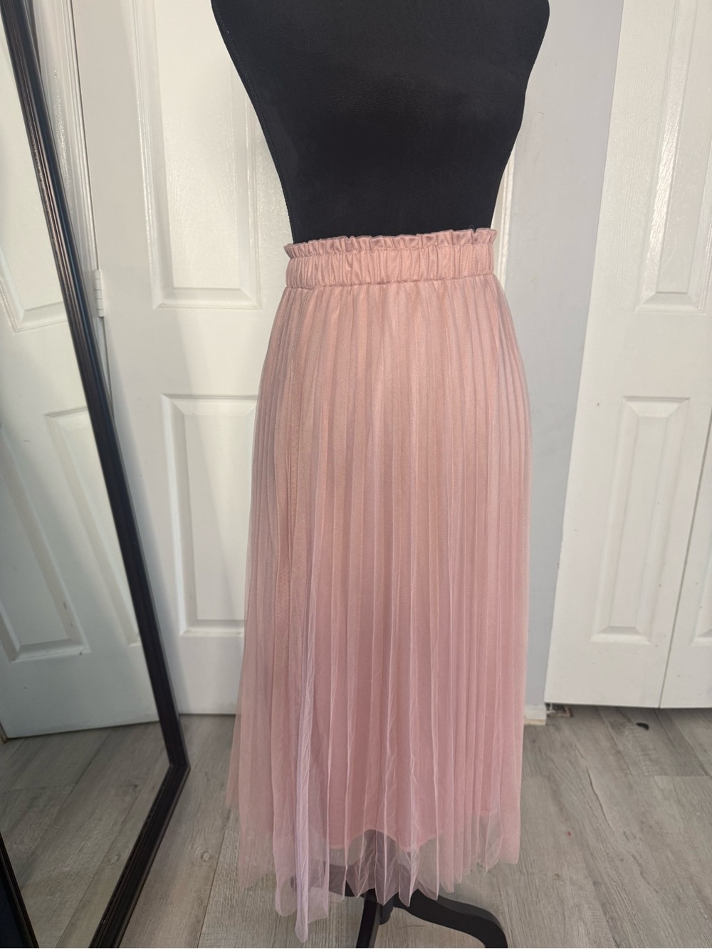 Metro Wear Pink Pleated Midi Skirt with Tulle